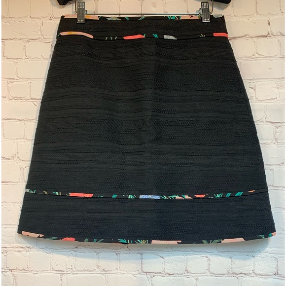 Kate Spade ♠️ Black Tweed Blossom Trim Skirt Size 8 - Picture 3 of 7
